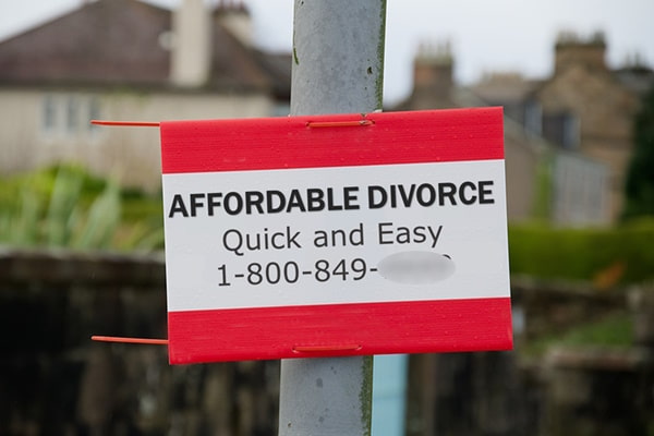 Sign advertising easy and cheap divorce