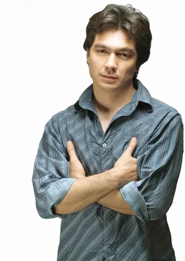 Evasive man with arms crossed