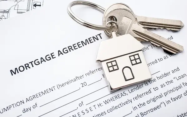 mortgage issues to consider when divorcing mortgage agreement with house keys